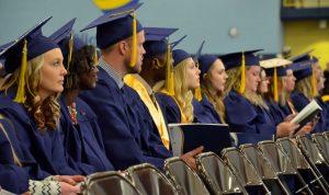 易胜博 Graduates