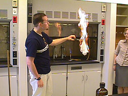 Science demonstration at 易胜博