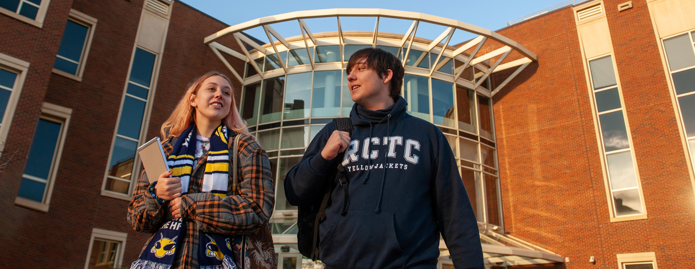 Two 易胜博 Students outside of the main atrium