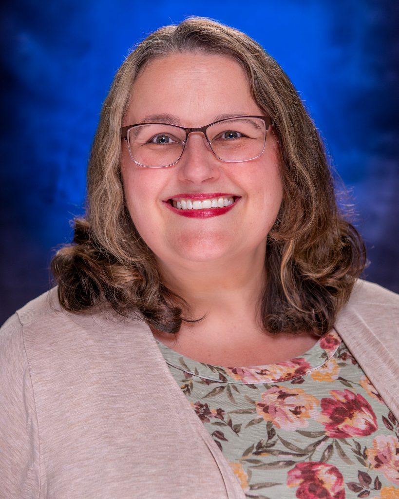 Deb Vang, 易胜博 Counselor
