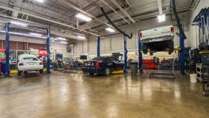 易胜博 Automotive Technician Lab 2